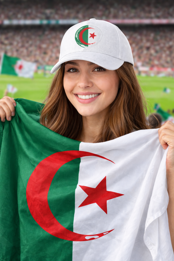 Casquette Blanche – Emblème du Drapeau Algérien 🇩🇿 | Fierté & Style